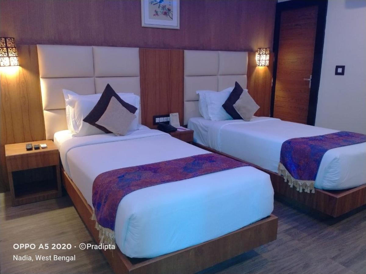 Dolphin Chocolate Inn Chandannagar Extérieur photo