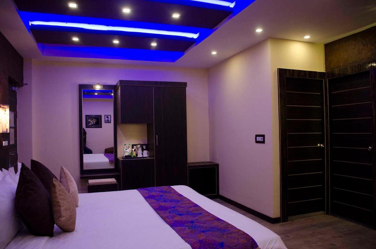 Dolphin Chocolate Inn Chandannagar Extérieur photo