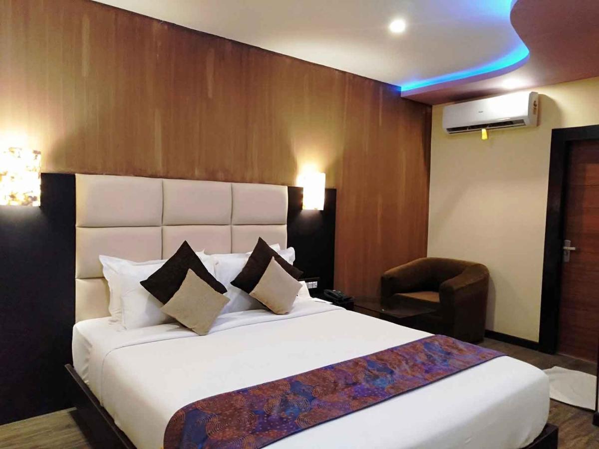 Dolphin Chocolate Inn Chandannagar Extérieur photo