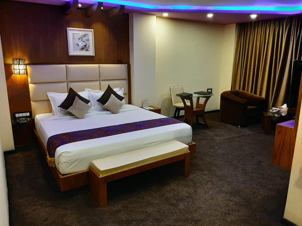 Dolphin Chocolate Inn Chandannagar Extérieur photo