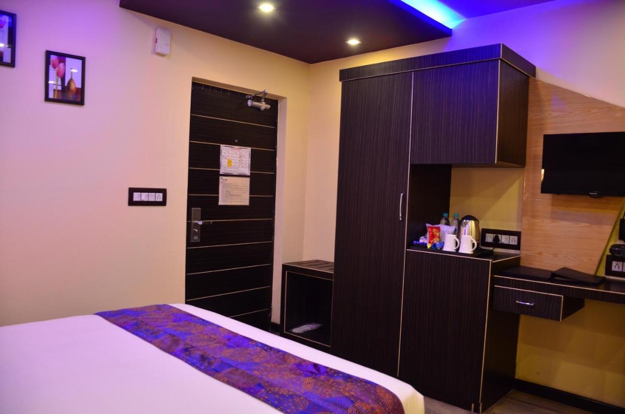 Dolphin Chocolate Inn Chandannagar Extérieur photo