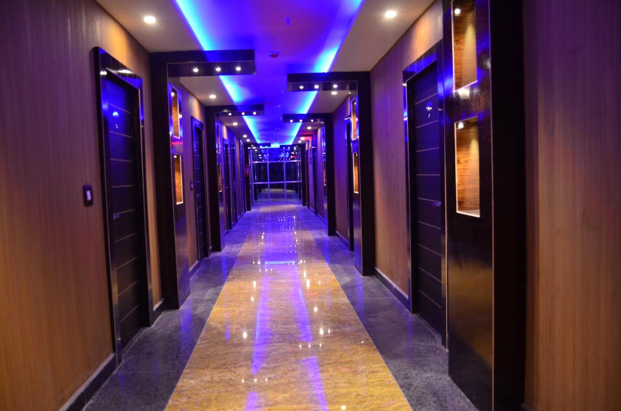 Dolphin Chocolate Inn Chandannagar Extérieur photo
