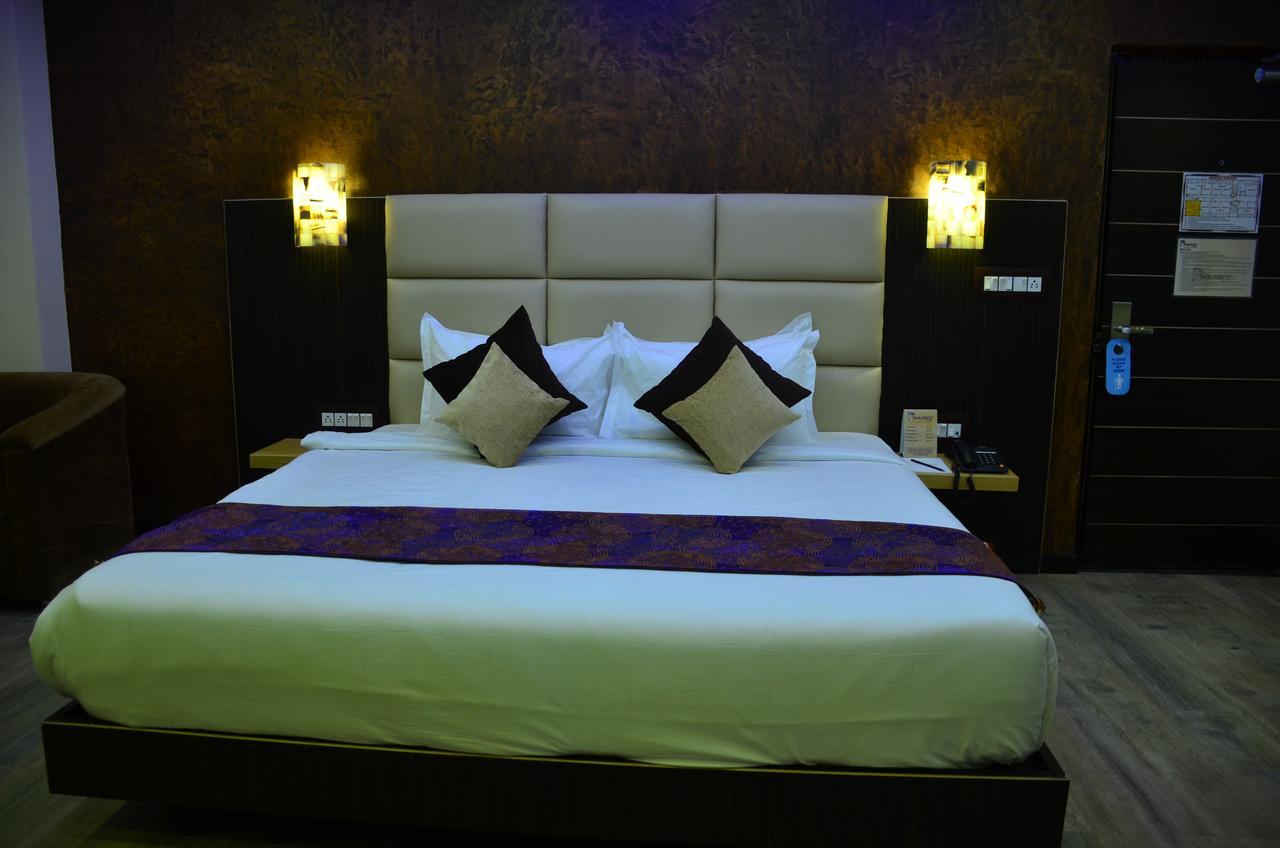 Dolphin Chocolate Inn Chandannagar Extérieur photo