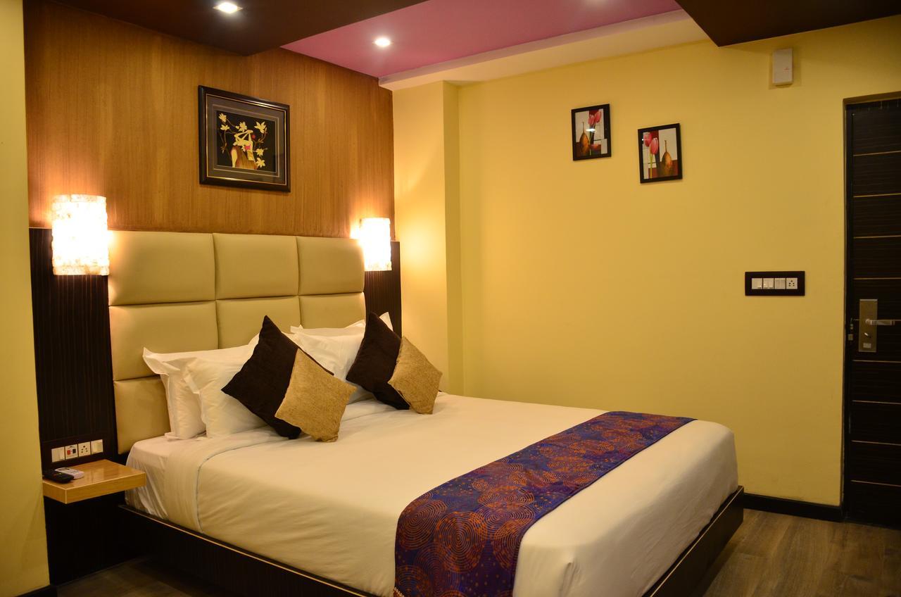 Dolphin Chocolate Inn Chandannagar Extérieur photo
